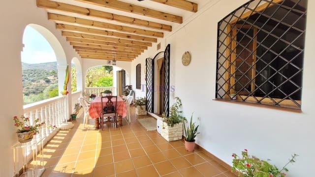 4 sovrum Villa till salu i Canillas de Albaida med pool garage - 390 000 € (Ref: 7602640)