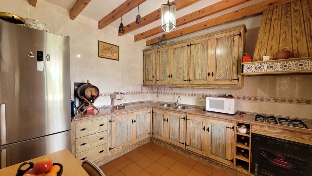 4 soveværelse Villa til salg i Canillas de Albaida med swimmingpool garage - € 390.000 (Ref: 7602640)