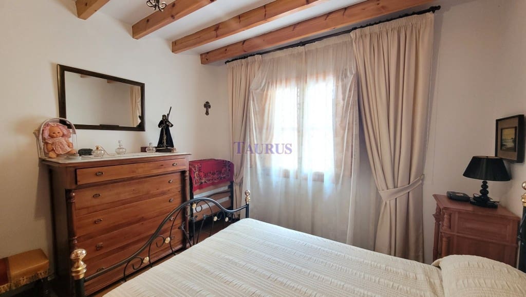 4 soveværelse Villa til salg i Canillas de Albaida med swimmingpool garage - € 390.000 (Ref: 7602640)