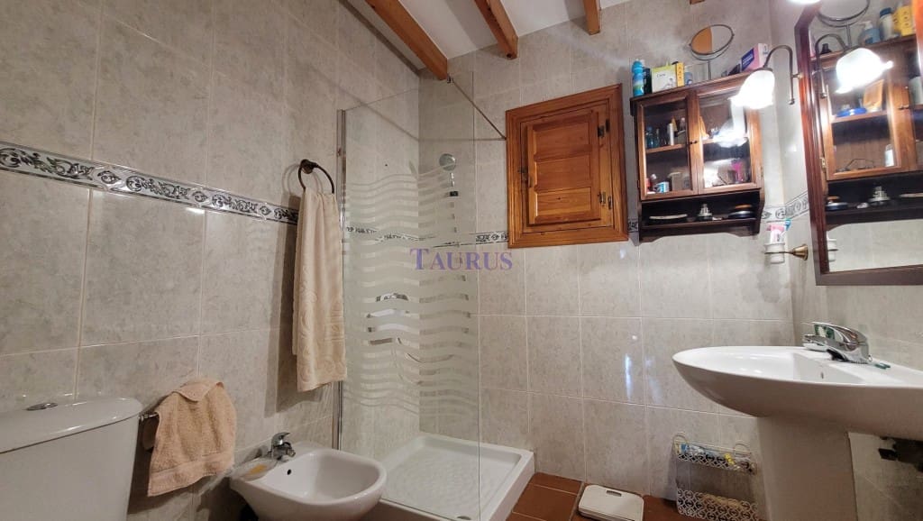 4 soveværelse Villa til salg i Canillas de Albaida med swimmingpool garage - € 390.000 (Ref: 7602640)