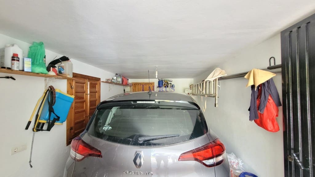 4 soveværelse Villa til salg i Canillas de Albaida med swimmingpool garage - € 390.000 (Ref: 7602640)