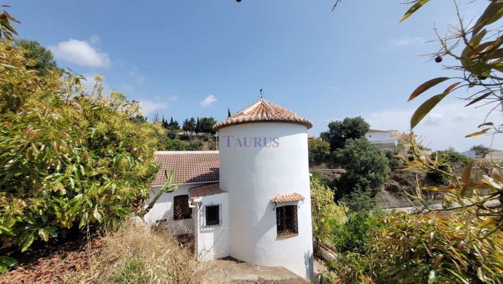 4 soveværelse Villa til salg i Canillas de Albaida med swimmingpool garage - € 390.000 (Ref: 7602640)