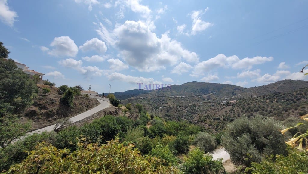 4 soveværelse Villa til salg i Canillas de Albaida med swimmingpool garage - € 390.000 (Ref: 7602640)