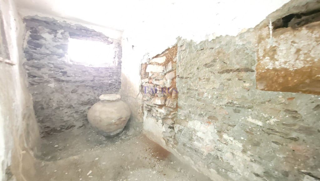 Dom na sprzedaż w Sayalonga - 67 000 € (Ref: 7695378)