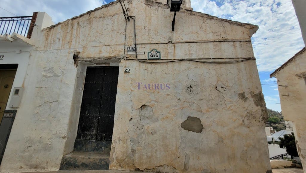 Dom na sprzedaż w Sayalonga - 67 000 € (Ref: 7695378)