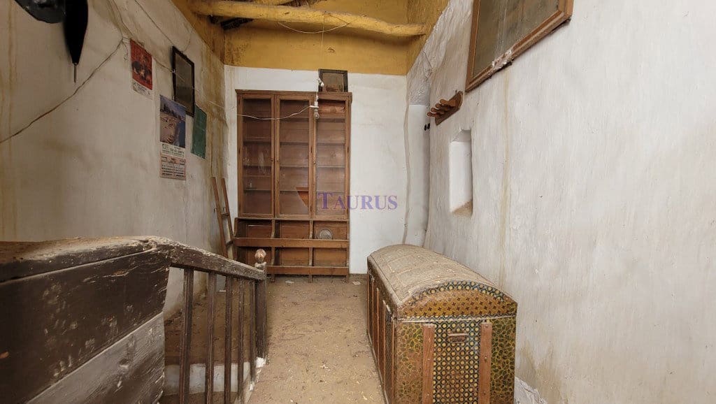 Townhouse for sale in Sayalonga with pool - € 67,000 (Ref: 7695378)