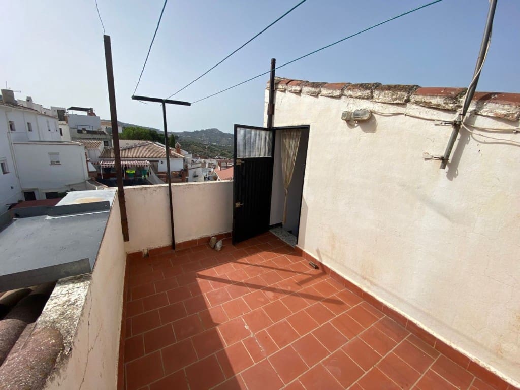 3 soverom Hus til salgs i Canillas de Albaida med garasje - € 130 000 (Ref: 7738985)