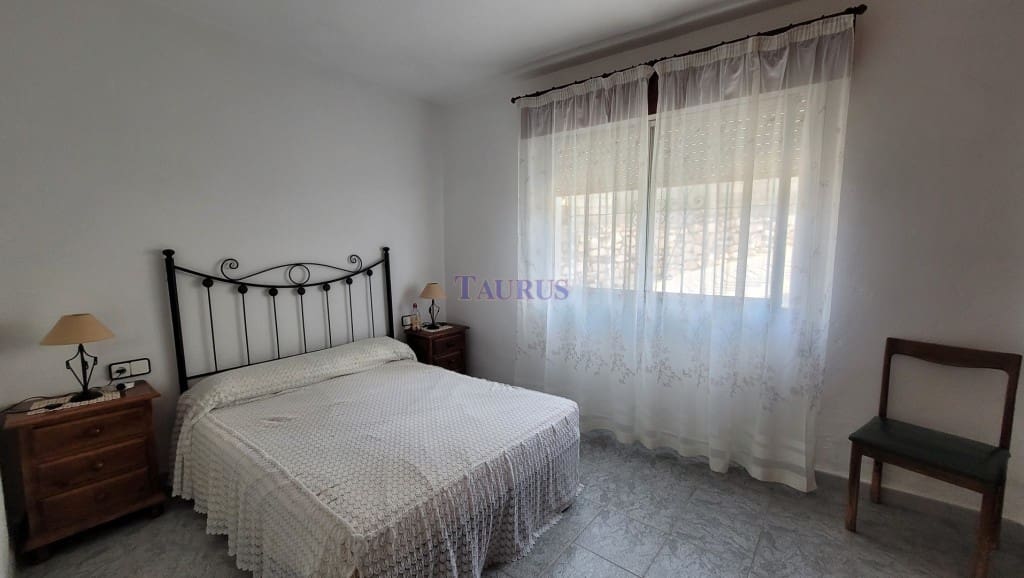 3 soveværelse Byhus til salg i Canillas de Albaida med garage - € 108.000 (Ref: 7743165)