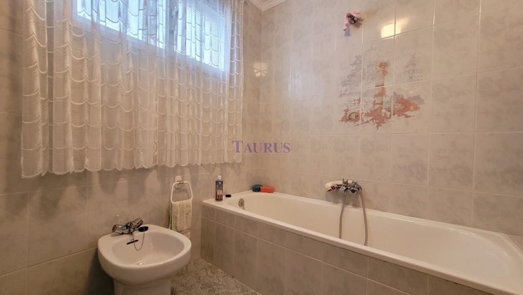 3 soveværelse Byhus til salg i Canillas de Albaida med garage - € 108.000 (Ref: 7743165)