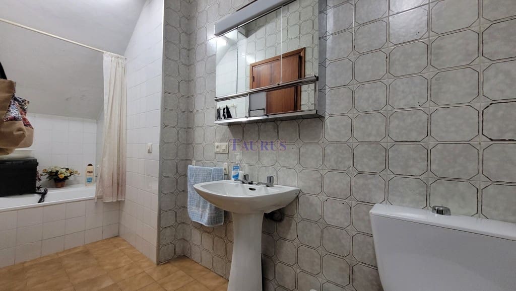 3 soveværelse Byhus til salg i Canillas de Albaida med garage - € 108.000 (Ref: 7743165)