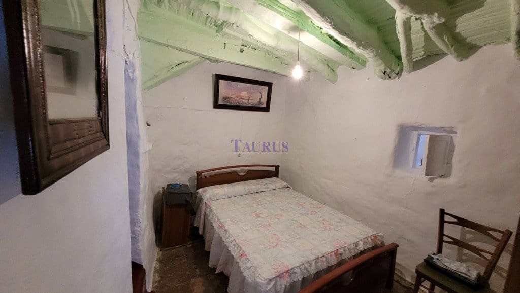 4 bedroom Townhouse for sale in Sayalonga with pool - € 83,000 (Ref: 7797547)