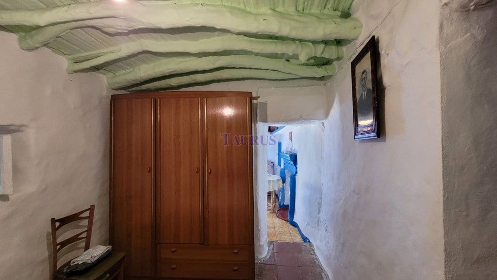 4 bedroom Townhouse for sale in Sayalonga with pool - € 83,000 (Ref: 7797547)