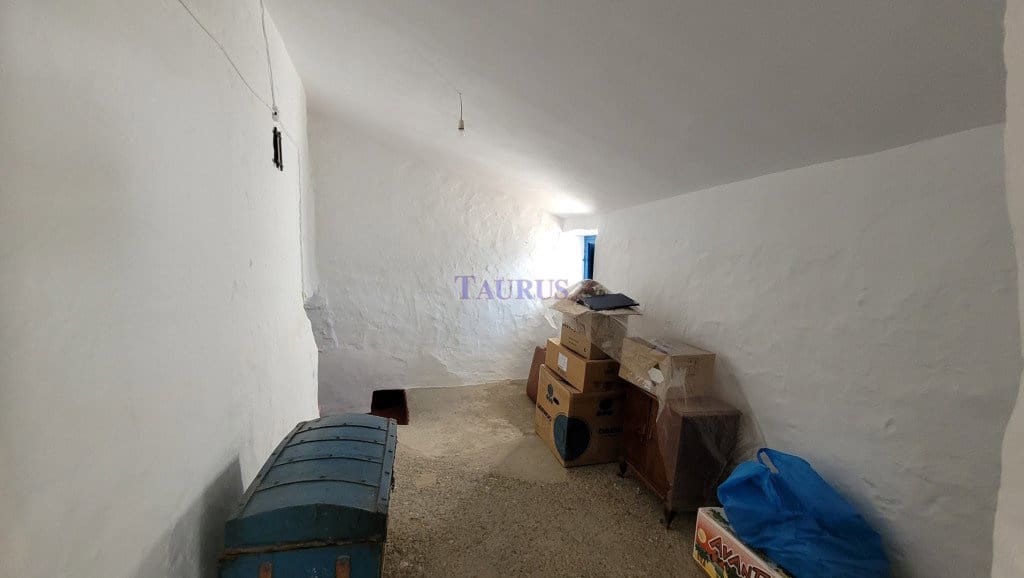 4 bedroom Townhouse for sale in Sayalonga with pool - € 83,000 (Ref: 7797547)