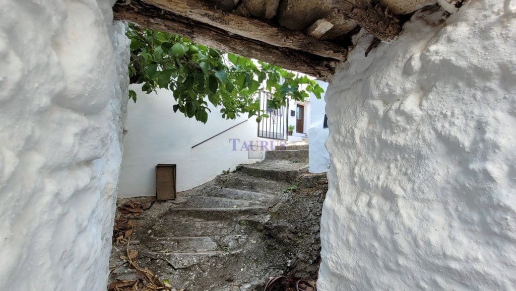 4 bedroom Townhouse for sale in Sayalonga with pool - € 83,000 (Ref: 7797547)