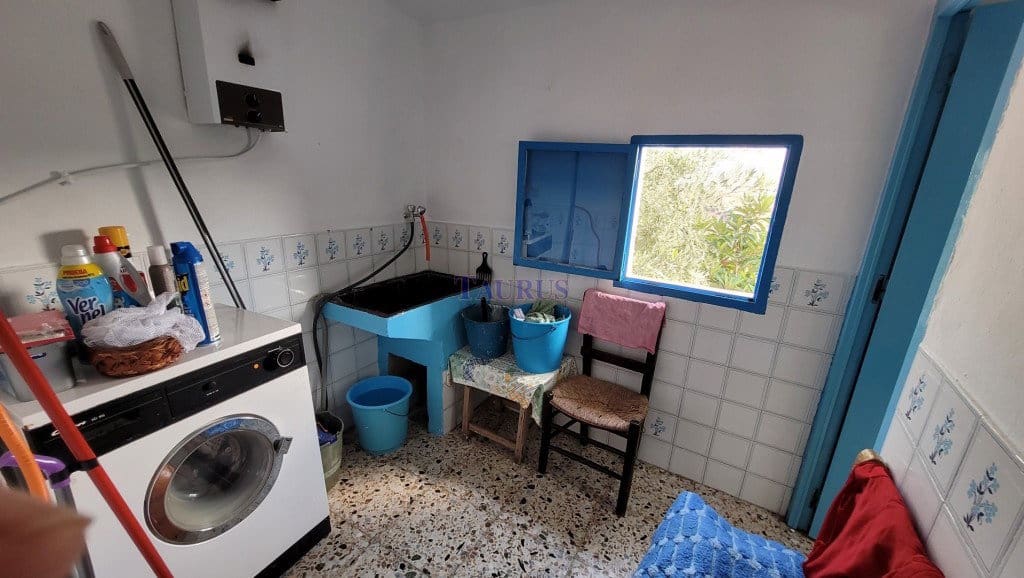 4 bedroom Townhouse for sale in Sayalonga with pool - € 83,000 (Ref: 7797547)