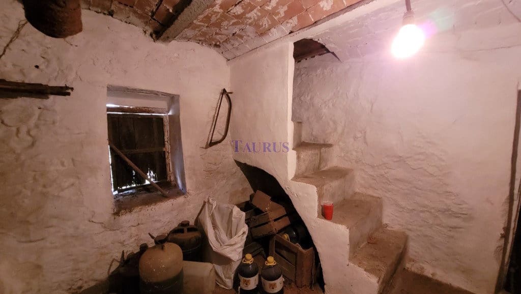 4 bedroom Townhouse for sale in Sayalonga with pool - € 83,000 (Ref: 7797547)