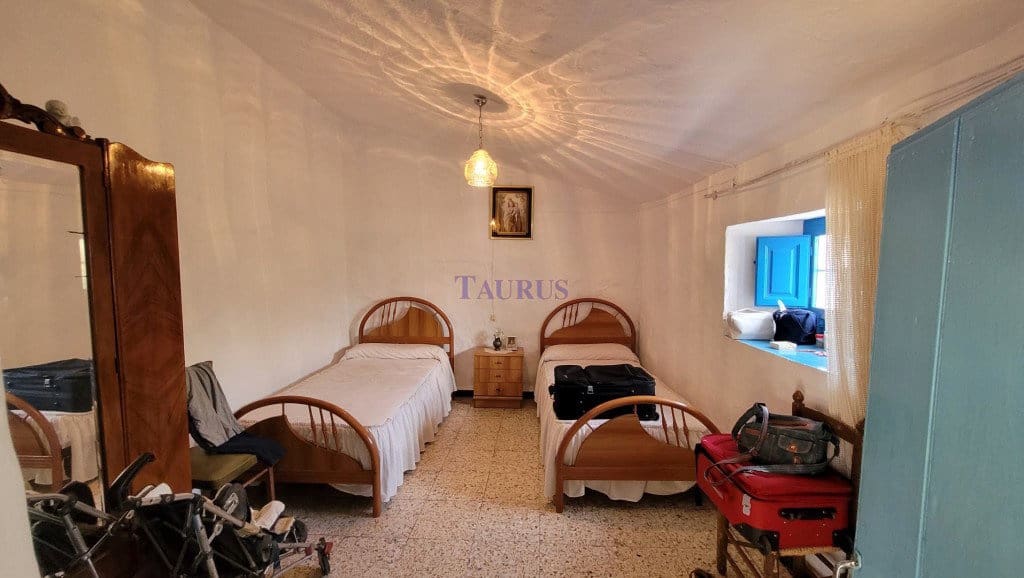4 bedroom Townhouse for sale in Sayalonga with pool - € 83,000 (Ref: 7797547)