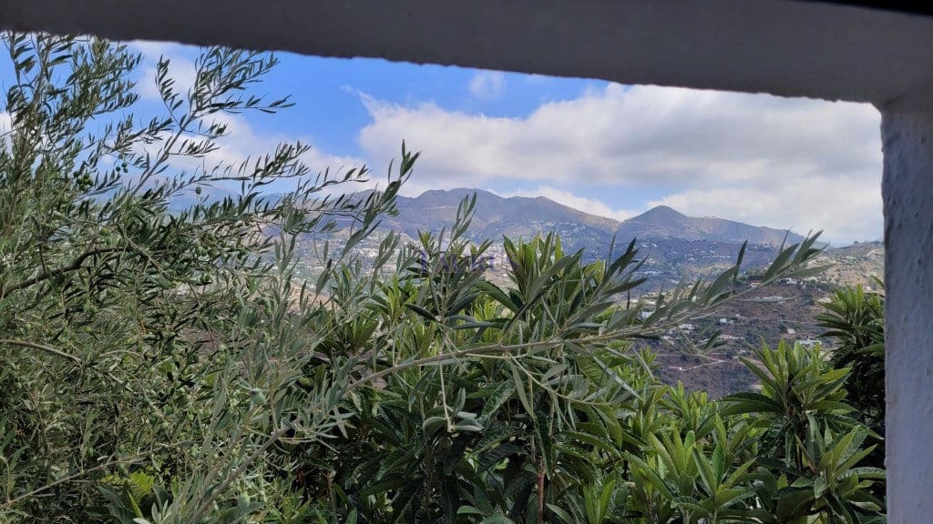4 bedroom Townhouse for sale in Sayalonga with pool - € 83,000 (Ref: 7797547)