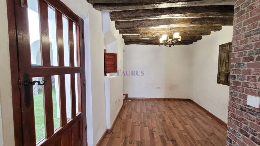 5 soveværelse Byhus til salg i Competa - € 180.000 (Ref: 7807586)