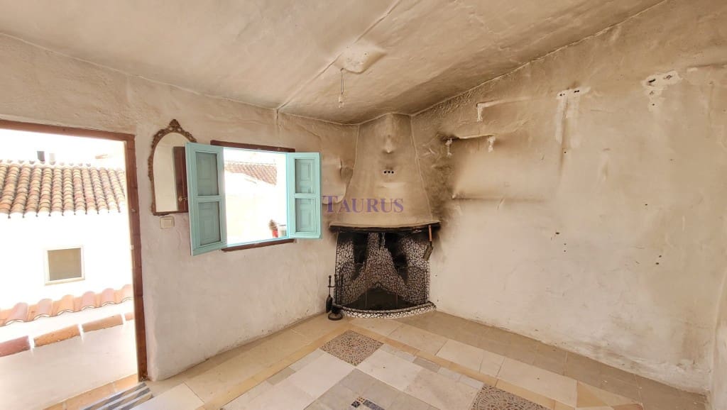 5 soveværelse Byhus til salg i Competa - € 180.000 (Ref: 7807586)