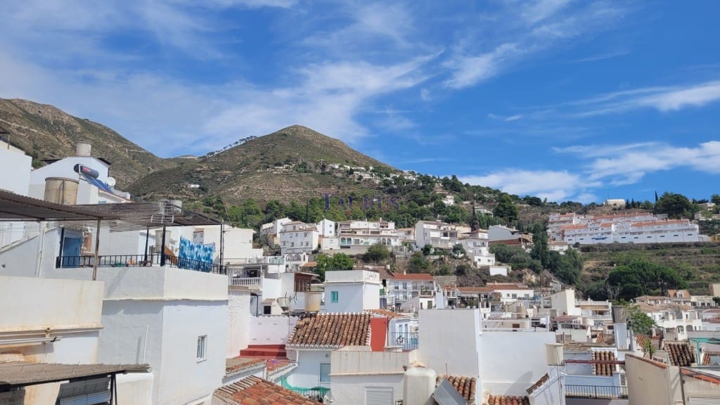 5 soveværelse Byhus til salg i Competa - € 180.000 (Ref: 7807586)