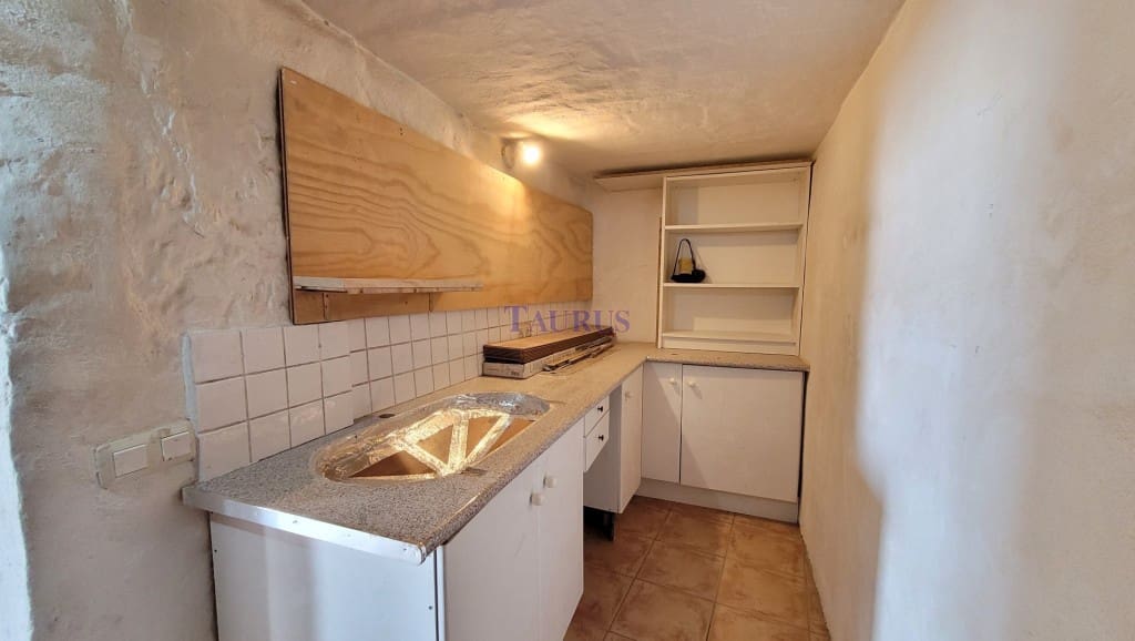 5 soveværelse Byhus til salg i Competa - € 180.000 (Ref: 7807586)