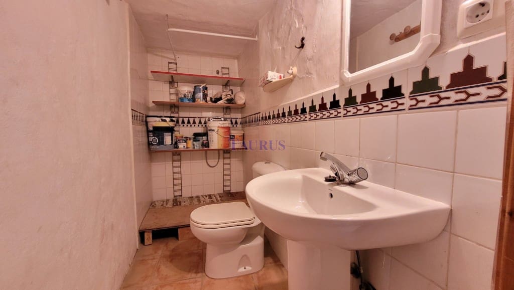 5 soveværelse Byhus til salg i Competa - € 180.000 (Ref: 7807586)