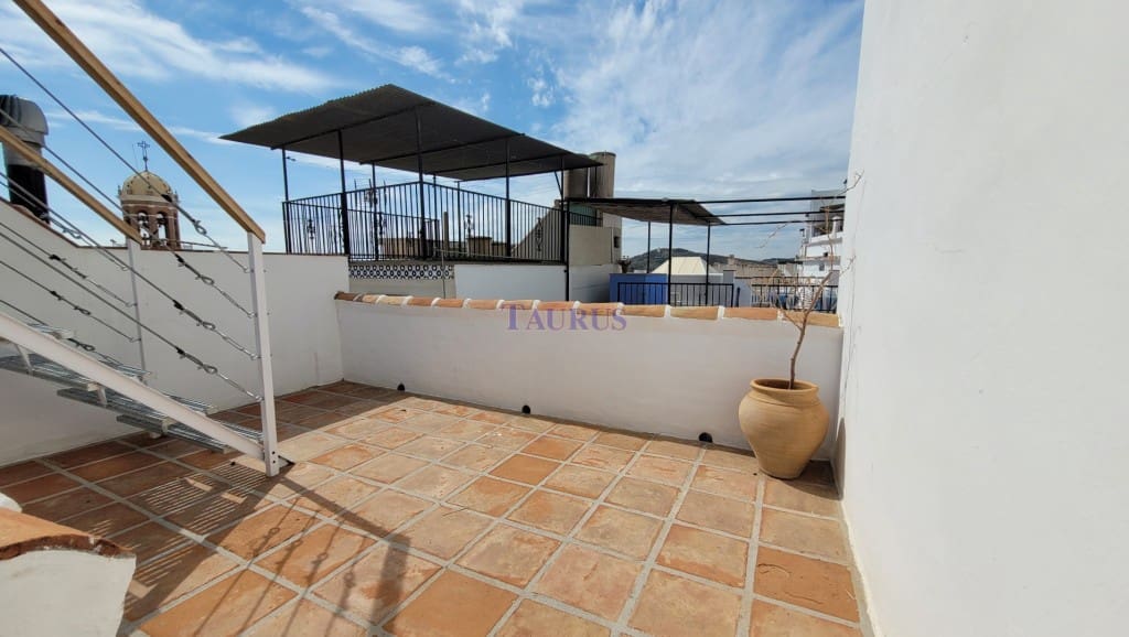 5 soveværelse Byhus til salg i Competa - € 180.000 (Ref: 7807586)