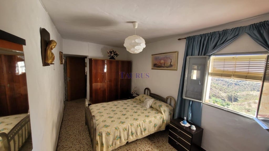 3 bedroom Townhouse for sale in Arenas de Velez - € 100,000 (Ref: 7809368)