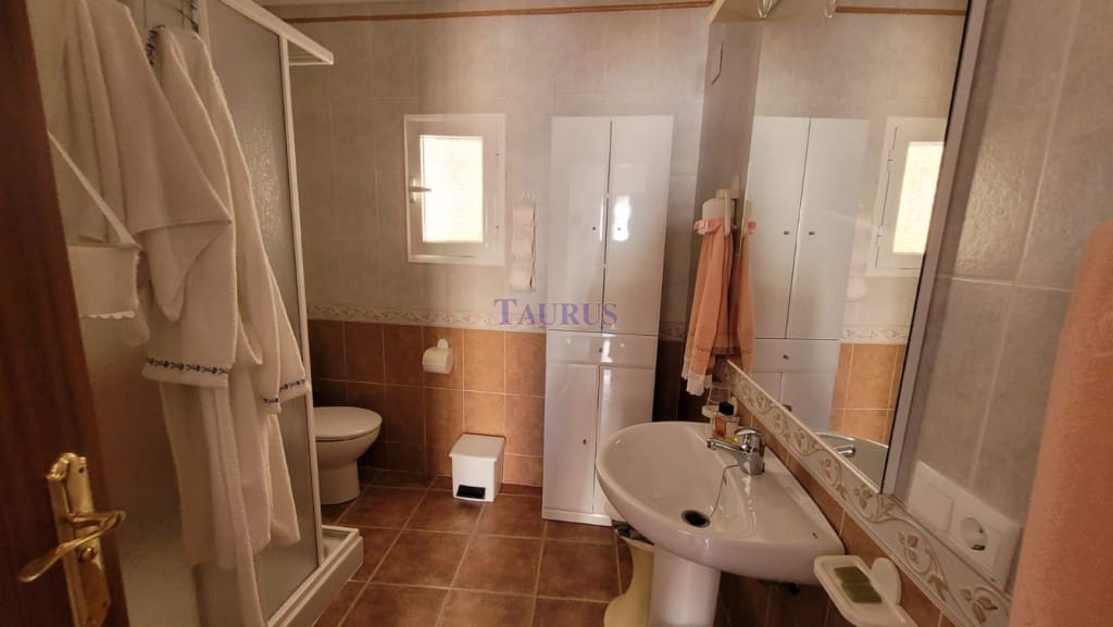 3 bedroom Townhouse for sale in Arenas de Velez - € 100,000 (Ref: 7809368)