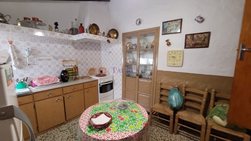 3 bedroom Townhouse for sale in Arenas de Velez - € 100,000 (Ref: 7809368)