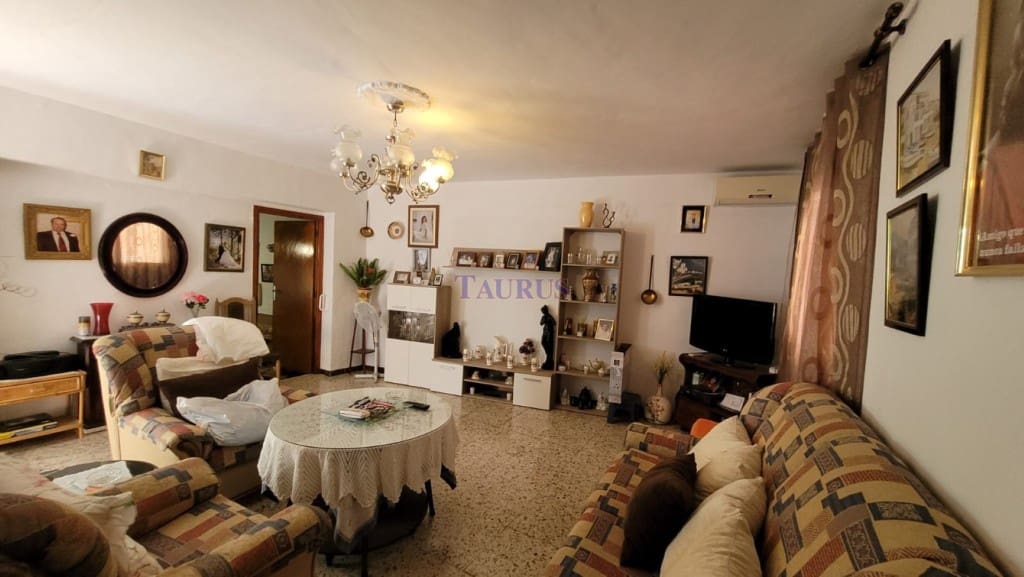 3 bedroom Townhouse for sale in Arenas de Velez - € 100,000 (Ref: 7809368)