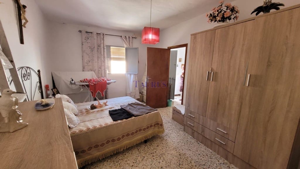 3 bedroom Townhouse for sale in Arenas de Velez - € 100,000 (Ref: 7809368)