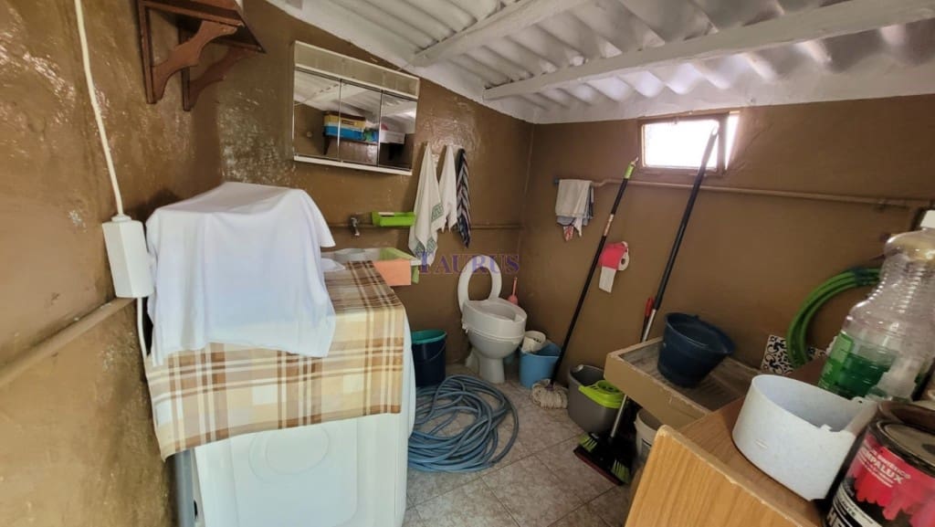 3 bedroom Townhouse for sale in Arenas de Velez - € 100,000 (Ref: 7809368)