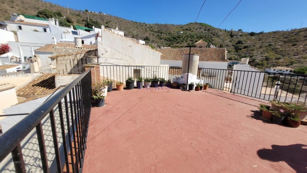 3 bedroom Townhouse for sale in Arenas de Velez - € 100,000 (Ref: 7809368)