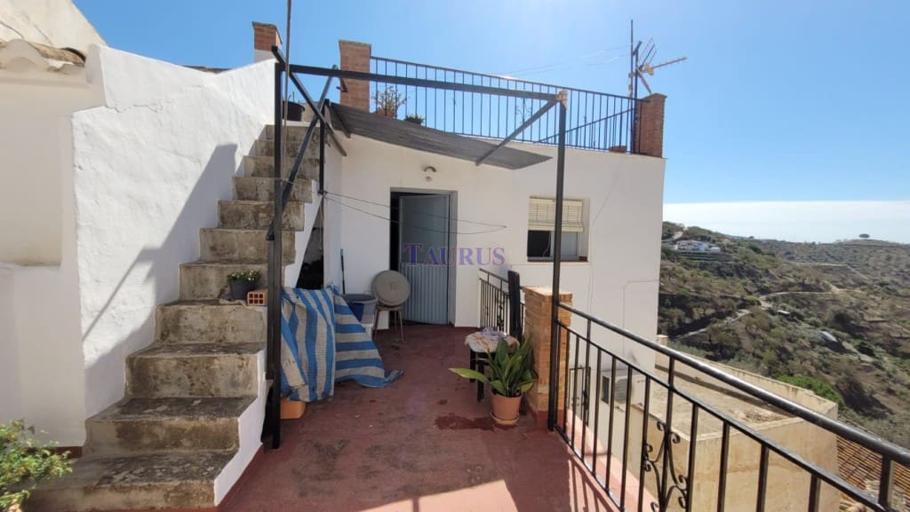 3 bedroom Townhouse for sale in Arenas de Velez - € 100,000 (Ref: 7809368)