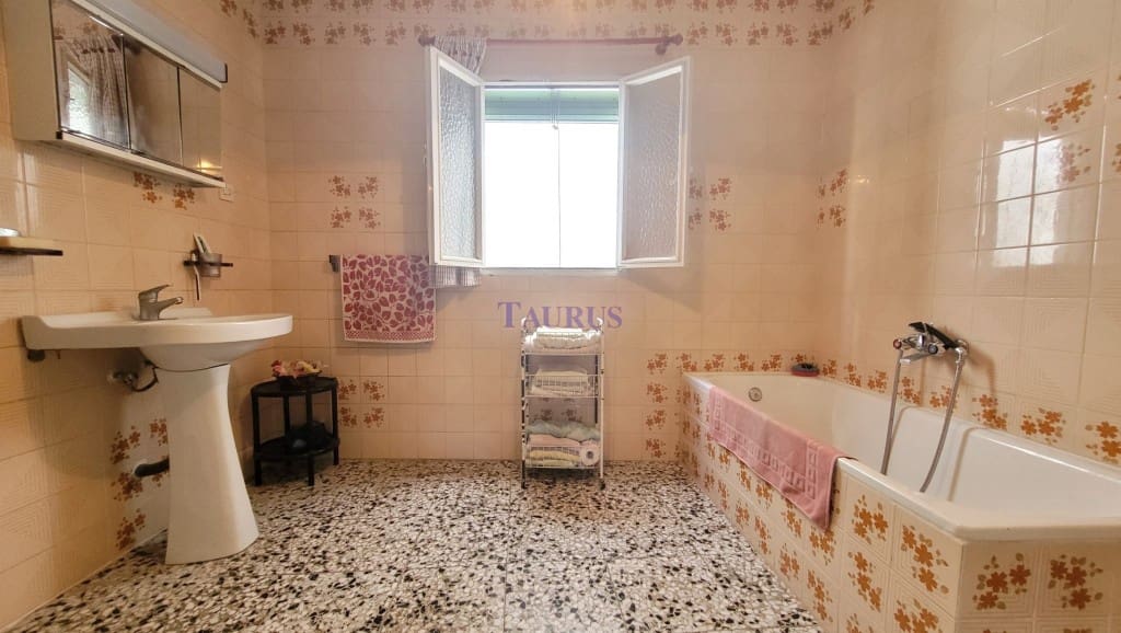 3 soveværelse Byhus til salg i Canillas de Albaida - € 130.000 (Ref: 7826768)