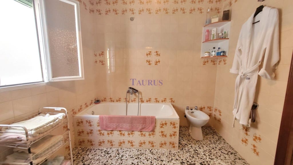 3 soveværelse Byhus til salg i Canillas de Albaida - € 130.000 (Ref: 7826768)