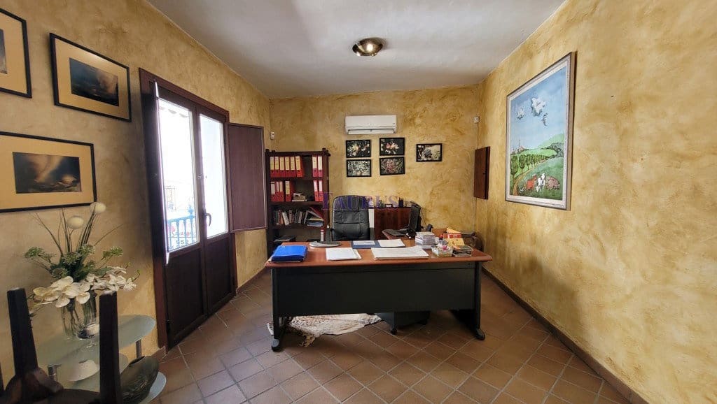 3 bedroom Townhouse for sale in Sayalonga with pool - € 180,000 (Ref: 7847698)