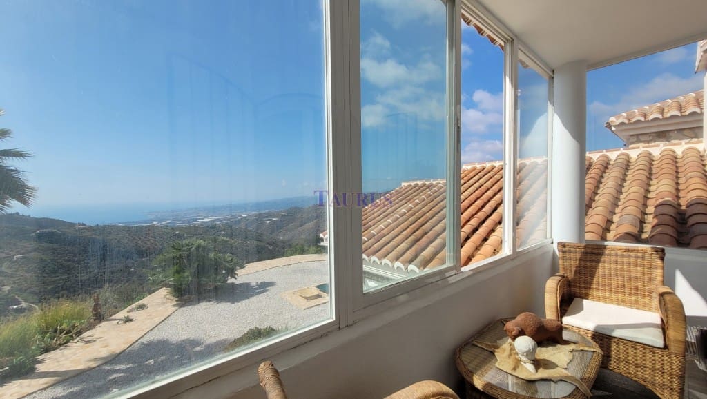 4 sypialnia Willa na sprzedaż w Sayalonga z basenem garażem - 1 350 000 € (Ref: 7847699)