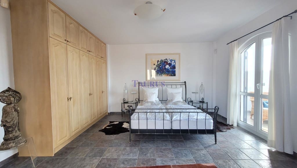 4 sypialnia Willa na sprzedaż w Sayalonga z basenem garażem - 1 350 000 € (Ref: 7847699)