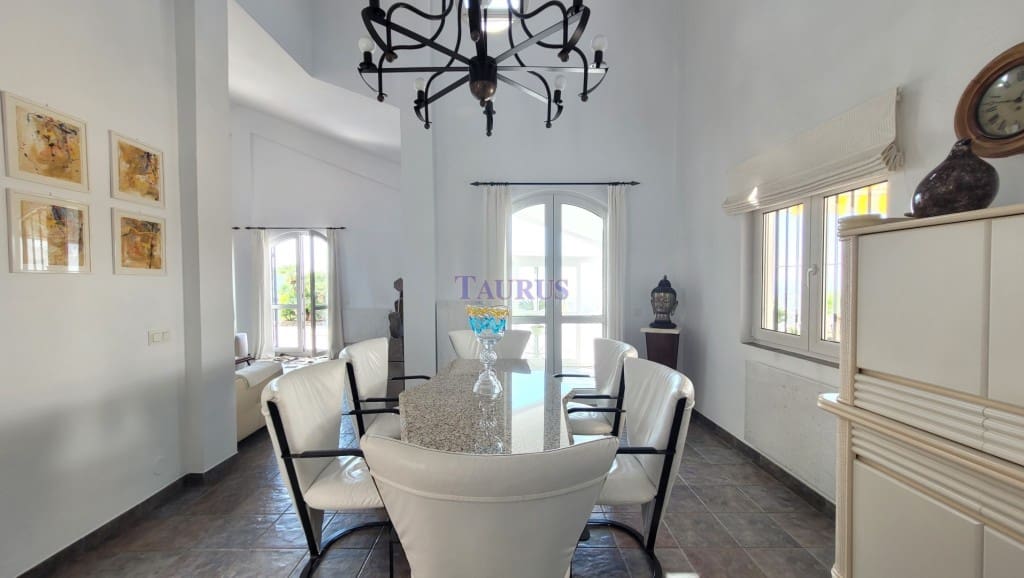 4 sypialnia Willa na sprzedaż w Sayalonga z basenem garażem - 1 350 000 € (Ref: 7847699)