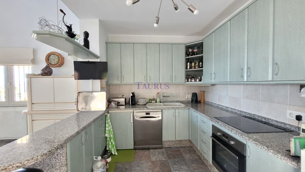 4 sypialnia Willa na sprzedaż w Sayalonga z basenem garażem - 1 350 000 € (Ref: 7847699)