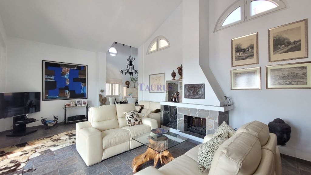 4 sypialnia Willa na sprzedaż w Sayalonga z basenem garażem - 1 350 000 € (Ref: 7847699)