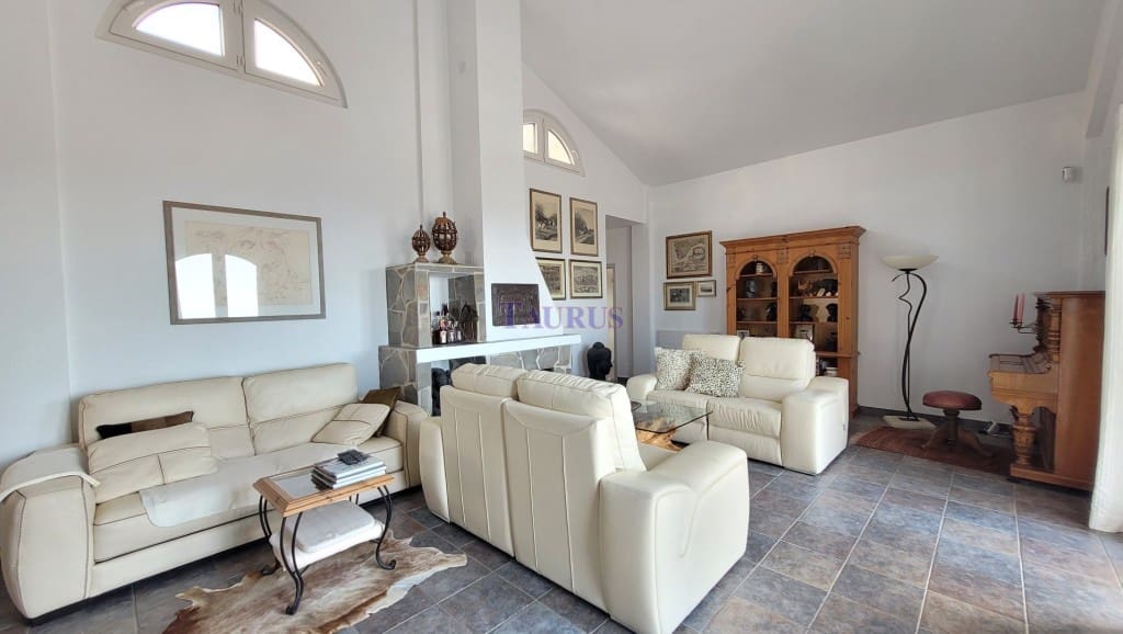 4 sypialnia Willa na sprzedaż w Sayalonga z basenem garażem - 1 350 000 € (Ref: 7847699)