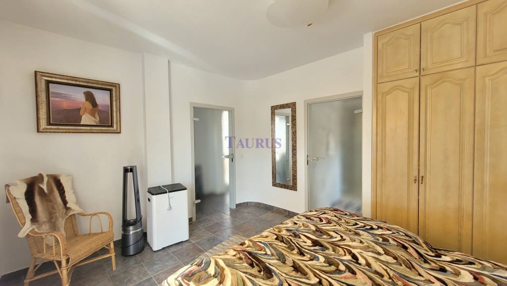 4 sypialnia Willa na sprzedaż w Sayalonga z basenem garażem - 1 350 000 € (Ref: 7847699)