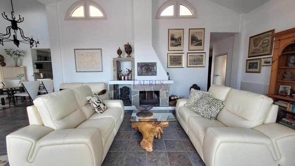 4 sypialnia Willa na sprzedaż w Sayalonga z basenem garażem - 1 350 000 € (Ref: 7847699)