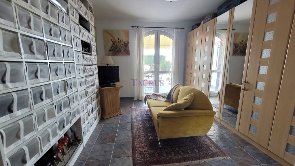 4 sypialnia Willa na sprzedaż w Sayalonga z basenem garażem - 1 350 000 € (Ref: 7847699)