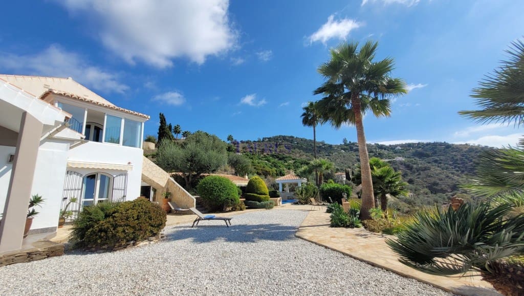 4 sypialnia Willa na sprzedaż w Sayalonga z basenem garażem - 1 350 000 € (Ref: 7847699)