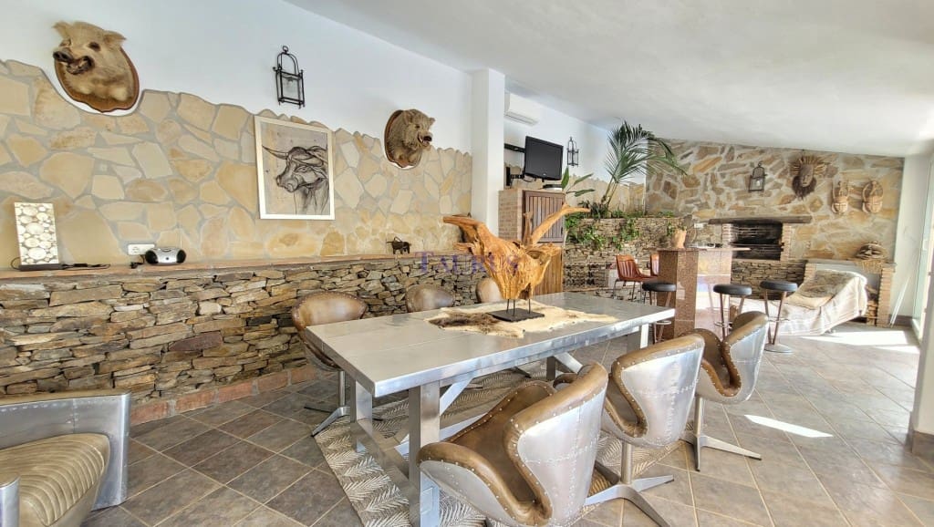 4 sypialnia Willa na sprzedaż w Sayalonga z basenem garażem - 1 350 000 € (Ref: 7847699)